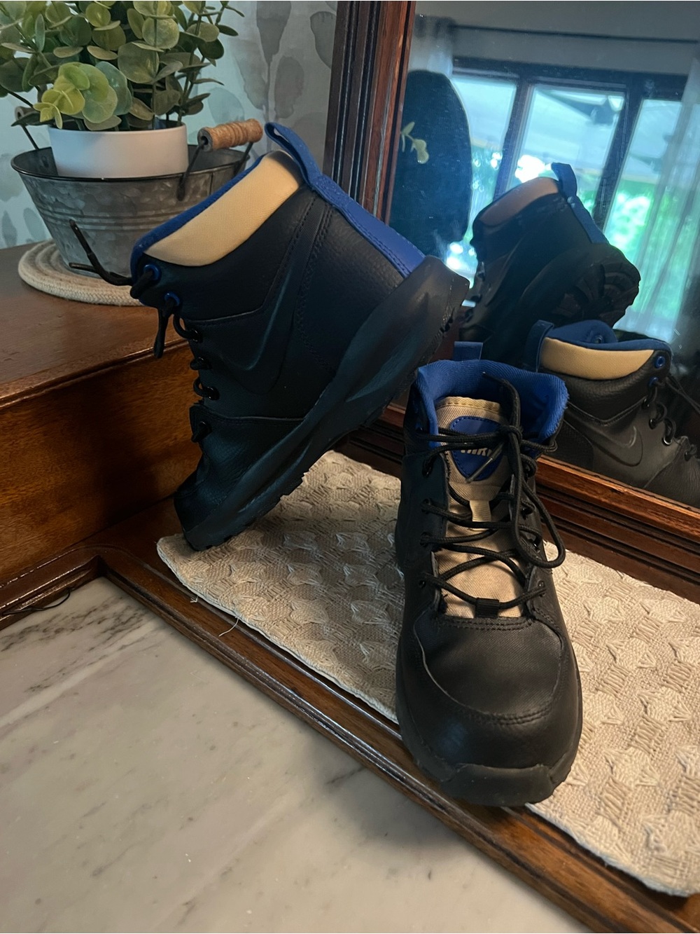 NIKE Classic Manoa LTR Double Leather Construction Boots Black Blue Boy's Sz 2.5